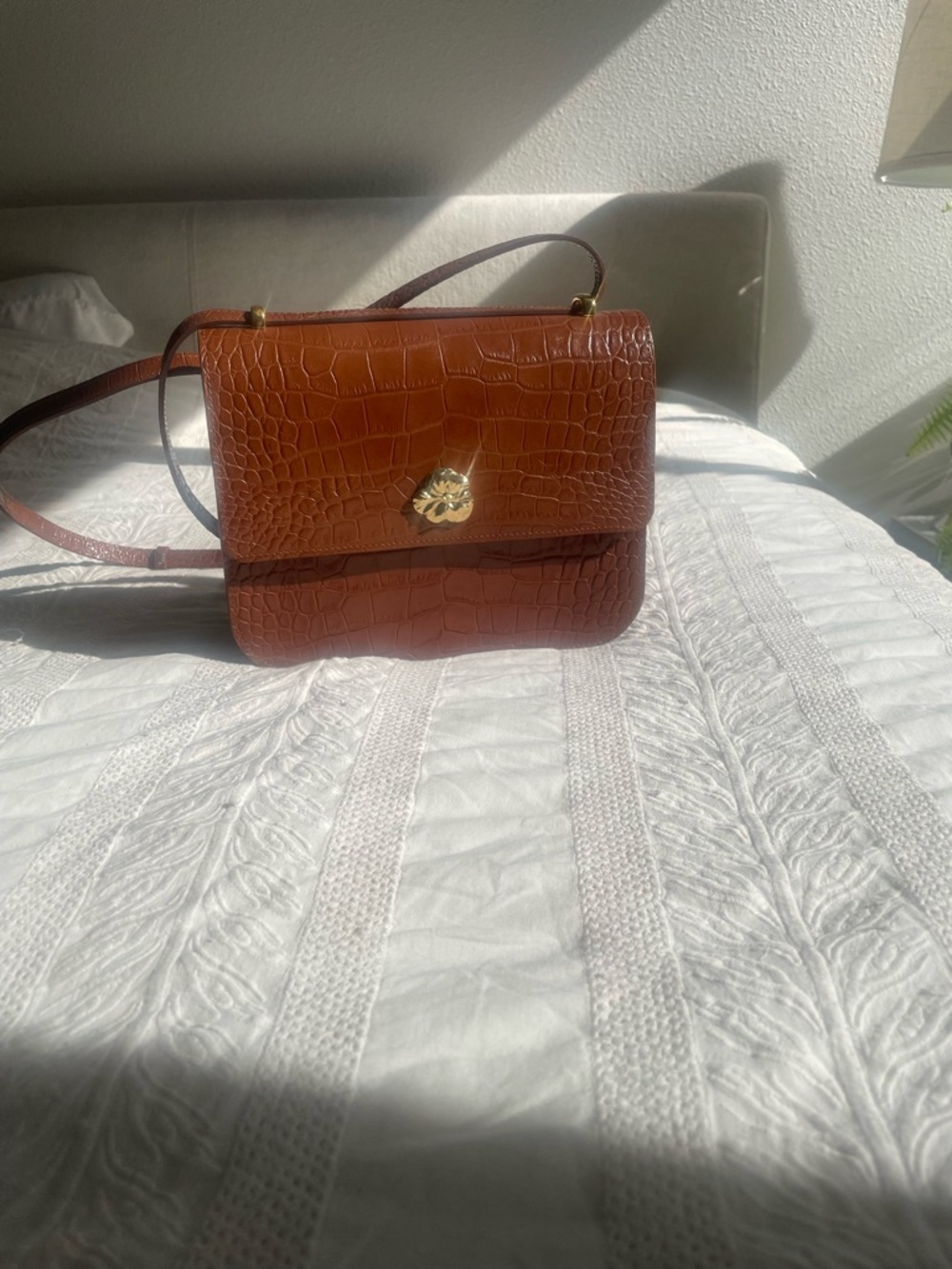 Croc-Embossed Tan Leather Crossbody Bag with Gold Clasp